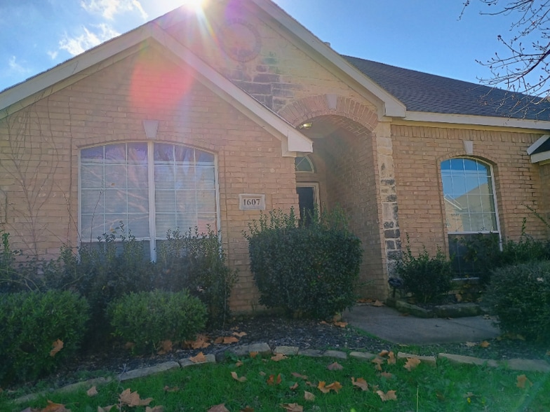 Building Photo - 1607 Monte Carlo Dr