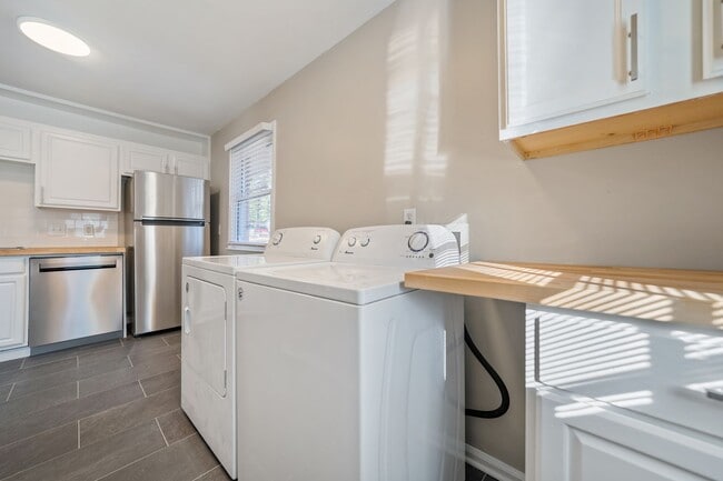 Building Photo - Beautiful Barnes Street Rental Ready early July!