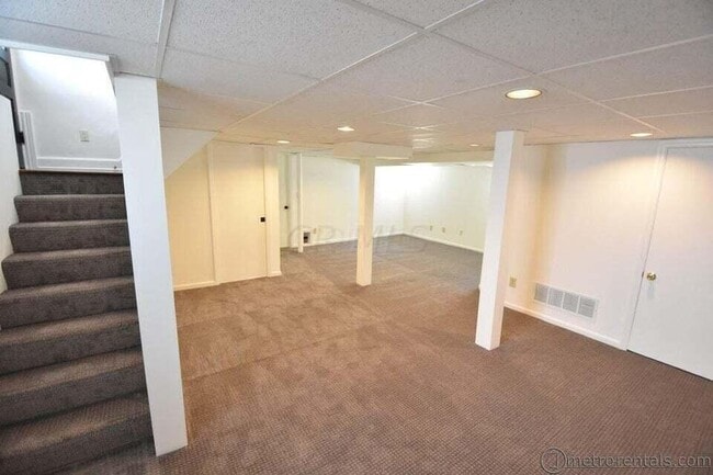 Building Photo - 445 Oakland Park Ave