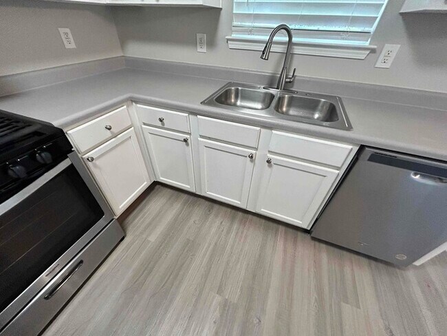 Building Photo - 987 Brecken Ln