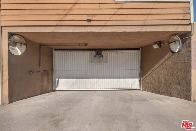 Building Photo - 941 Elm Ave