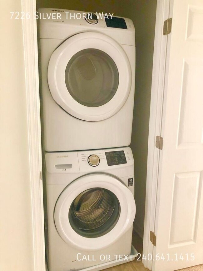 Building Photo - 7226 Silver Thorn Way