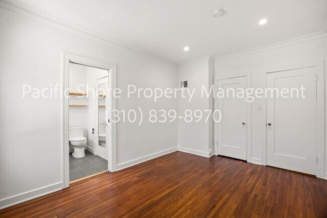 Building Photo - 107 N Mansfield Ave