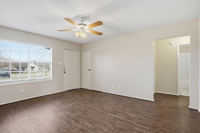 Building Photo - 1116 Hanover St