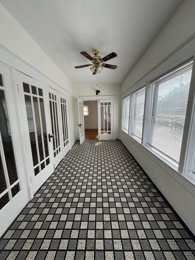 Building Photo - Wonderful 2 bed 2 bath in the heart of the...