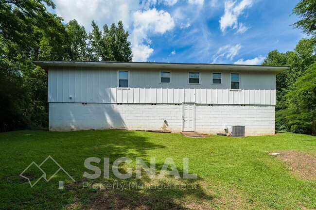 Building Photo - 515 8th Ave SW