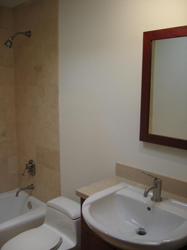 Building Photo - 4819 N 35th Pl