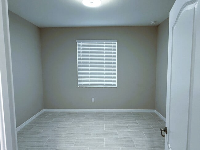 Building Photo - 9444 Glenforest Dr