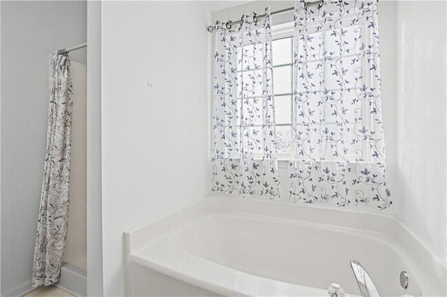 Building Photo - 102 Weatherstone Square Dr