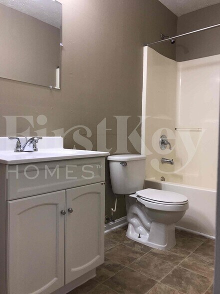 Building Photo - 3961 Bonn Dr