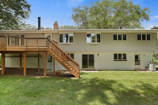 Building Photo - 2527 Swift Run St