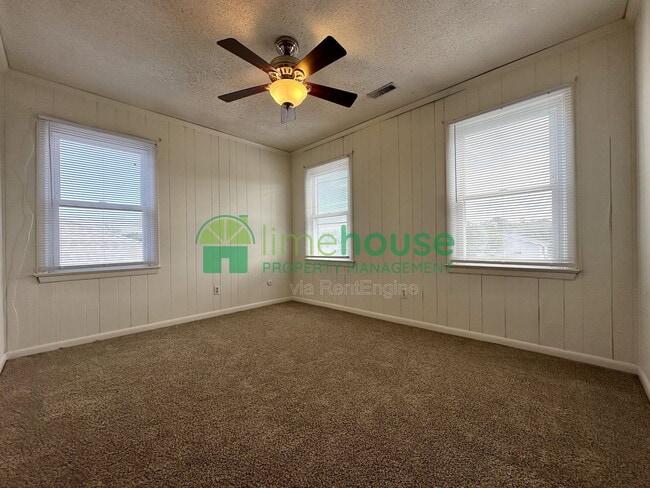 Building Photo - 4420 Ocean View Ave