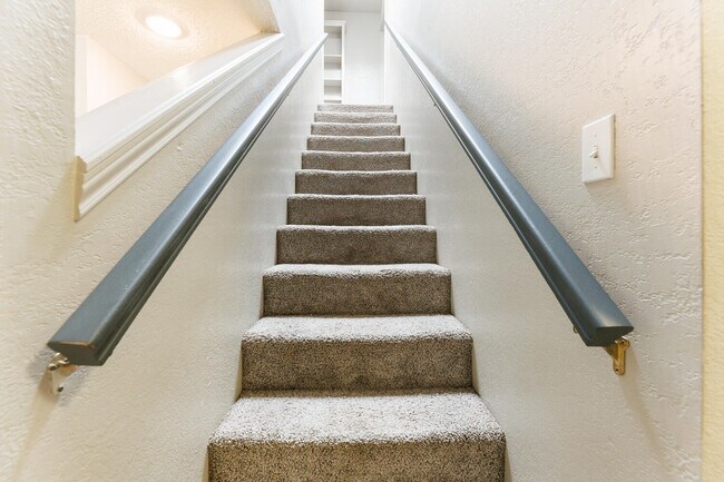 Building Photo - 9603 Orlando Ave