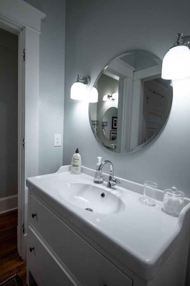 Building Photo - 290 Milledge Cir