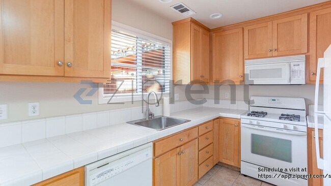 Building Photo - 1167 Broadway