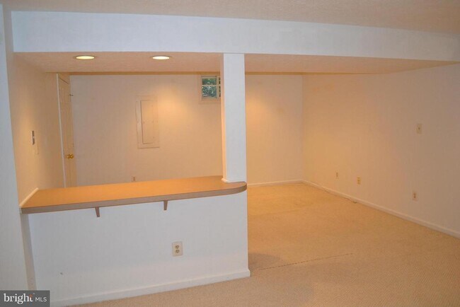 Building Photo - 15404 Beachview Dr