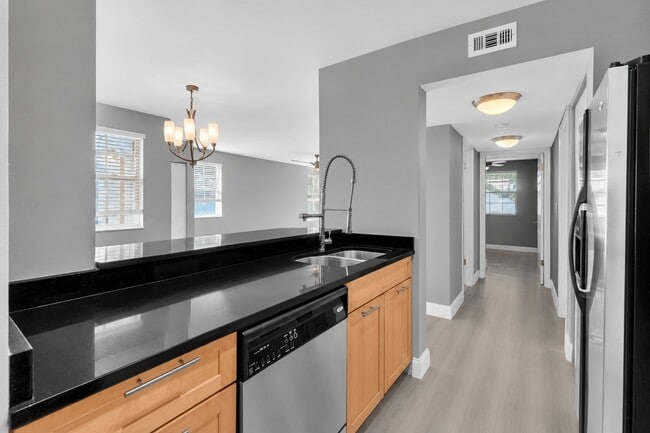 Building Photo - 2881 N Oakland Forest Dr