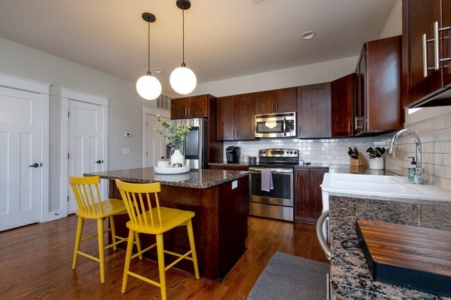 Building Photo - 1811B 6th Ave N