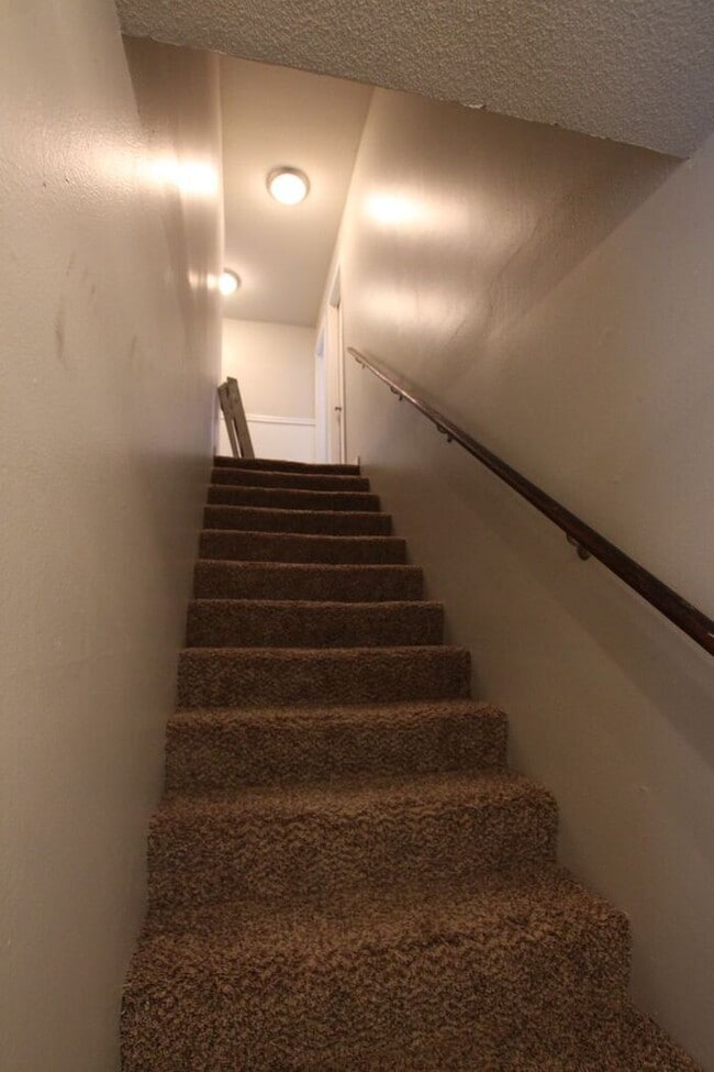 Building Photo - Available Now! Recently remodeled 3/2 in T...