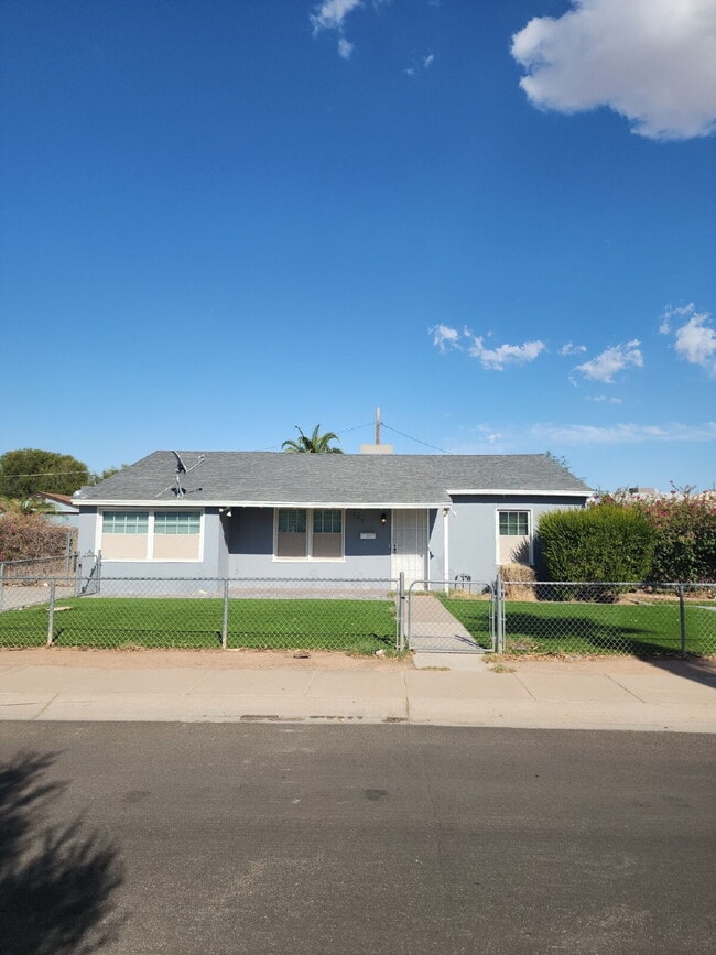 Building Photo - "Affordable and Charming 4-Bed Oasis with ...