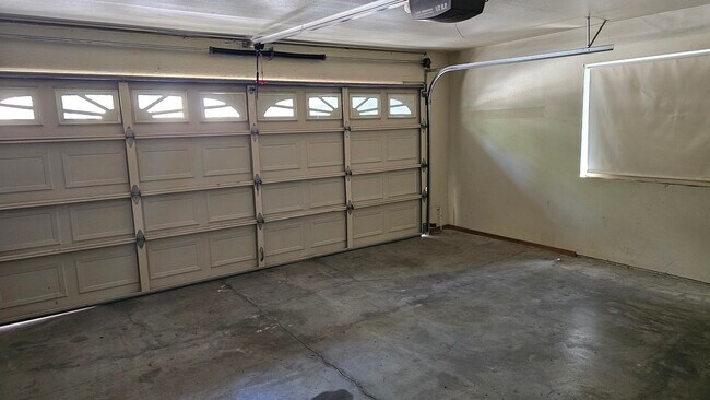 Building Photo - 527 Sutter Ln