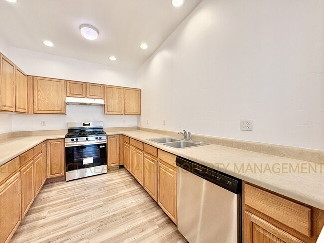 Building Photo - 4995 S Terrain Dr