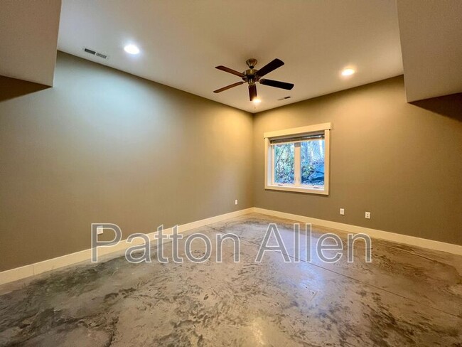 Building Photo - 12 Beaverdam Knoll Rd