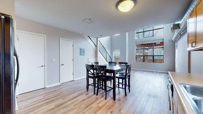 Building Photo - 2033 W 30th Ave