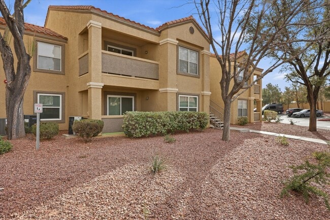 Building Photo - Nice Upgraded 2 Bedroom Condo in Gated Community - Eastern and 215