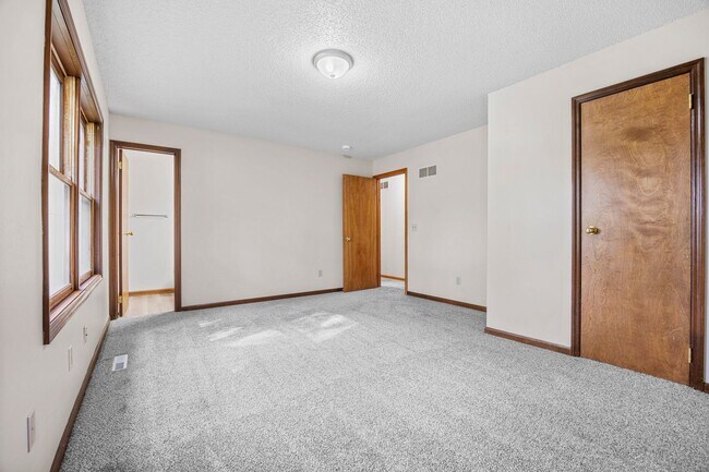 Building Photo - 3801 Pebble Ct