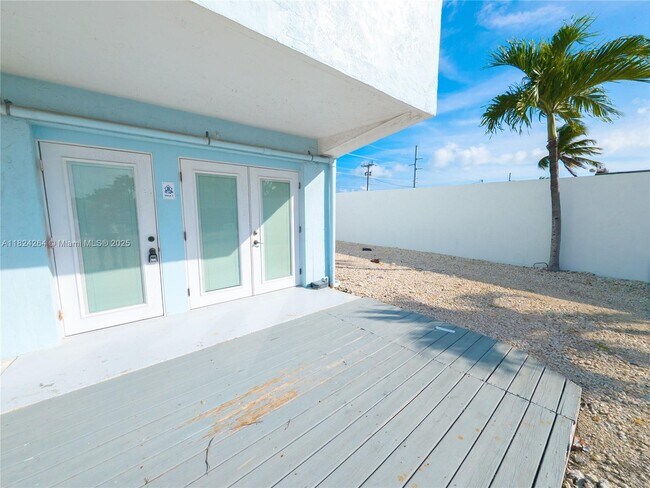 Primary Photo - 74560 Overseas Hwy
