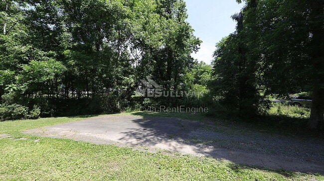 Building Photo - 1610 Marly Dr