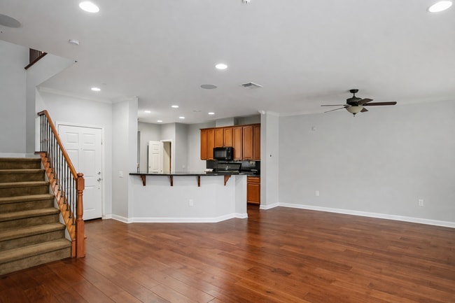 Building Photo - Wonderful 2 Story 3 bedroom Condo walking distance to Victoria Gardens Mall.