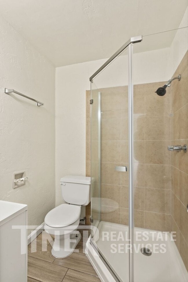 Building Photo - 2305 Garfield Ave