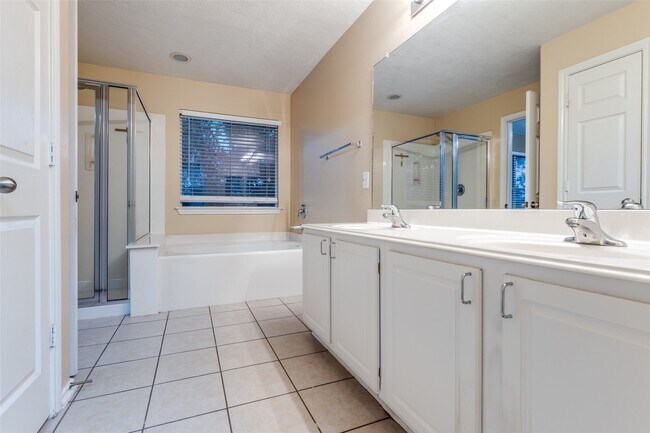 Building Photo - 3323 Atherton Canyon Ln