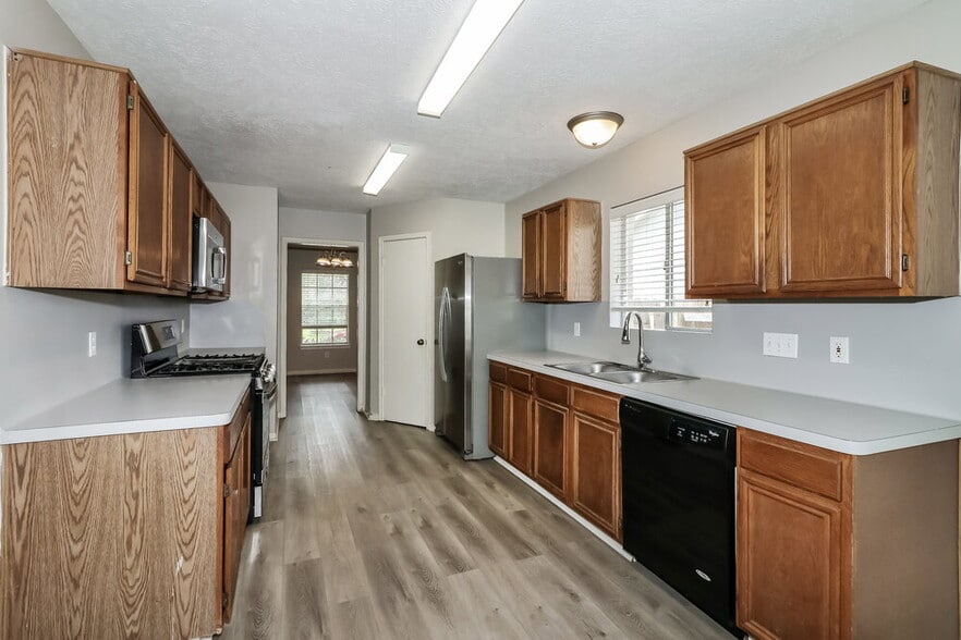 Building Photo - 4635 Linden Pl