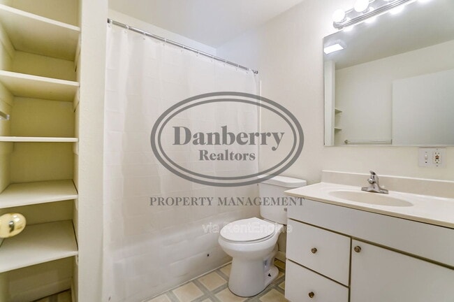 Building Photo - 1103 Searles Rd