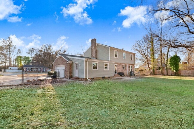 Building Photo - SPACIOUS & UPDATED 2-Story in Goldsboro *Convenient Location*