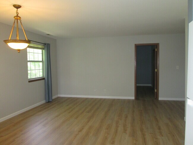 Building Photo - 56 N Victoria Ln
