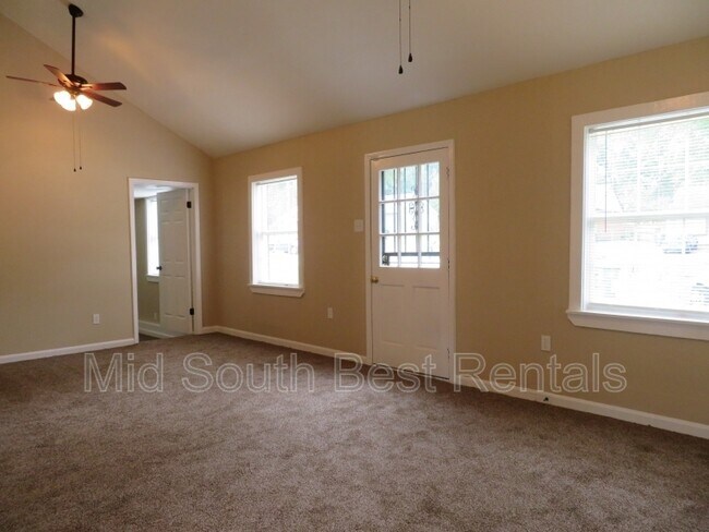 Building Photo - 2804 Southmeade Ave