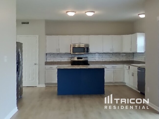 Building Photo - 1618 Huntzinger Blvd