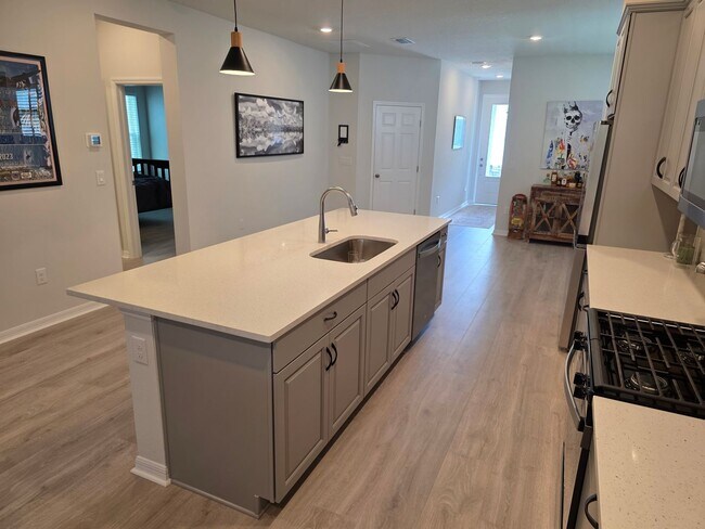 Building Photo - Three Bedroom / 2 Bath House - Waterset