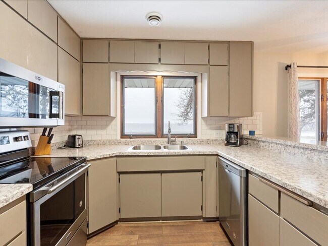 Building Photo - 3 Bedroom House on Mille Lacs Lake - All Utilities Included in Rent