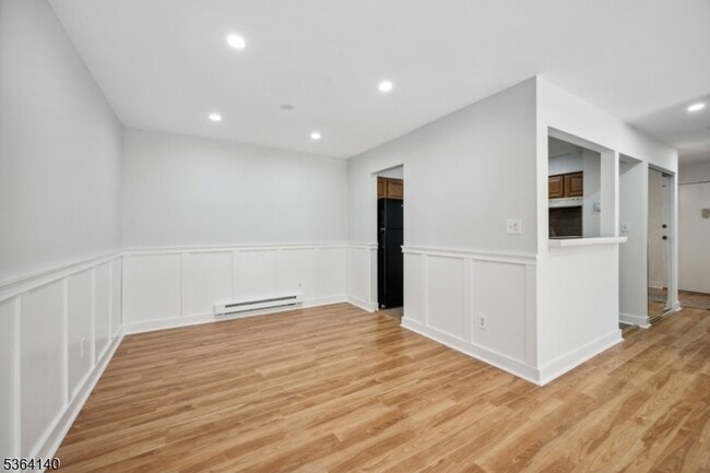 Building Photo - 798 Eves Dr