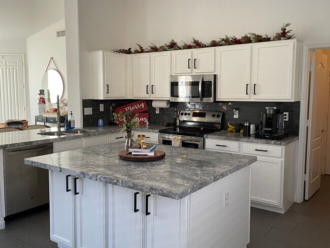 Building Photo - PRIVATE POOL, ADORABLE 3 Bedroom/2 Bath in Dobson Place