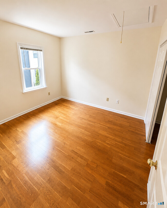 Building Photo - 10 Haviland St