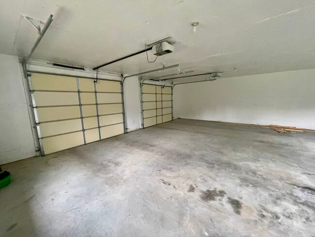 Building Photo - 529 NE 851st Rd