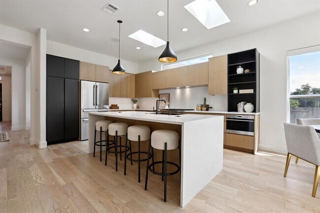 Building Photo - 4025 Lazy River Bend