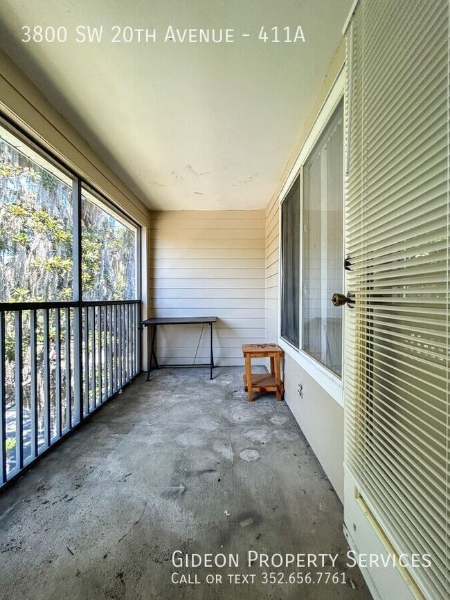 Building Photo - 3800 SW 20th Ave