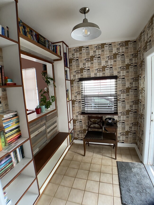 Building Photo - 5718-5713 13th Ave S